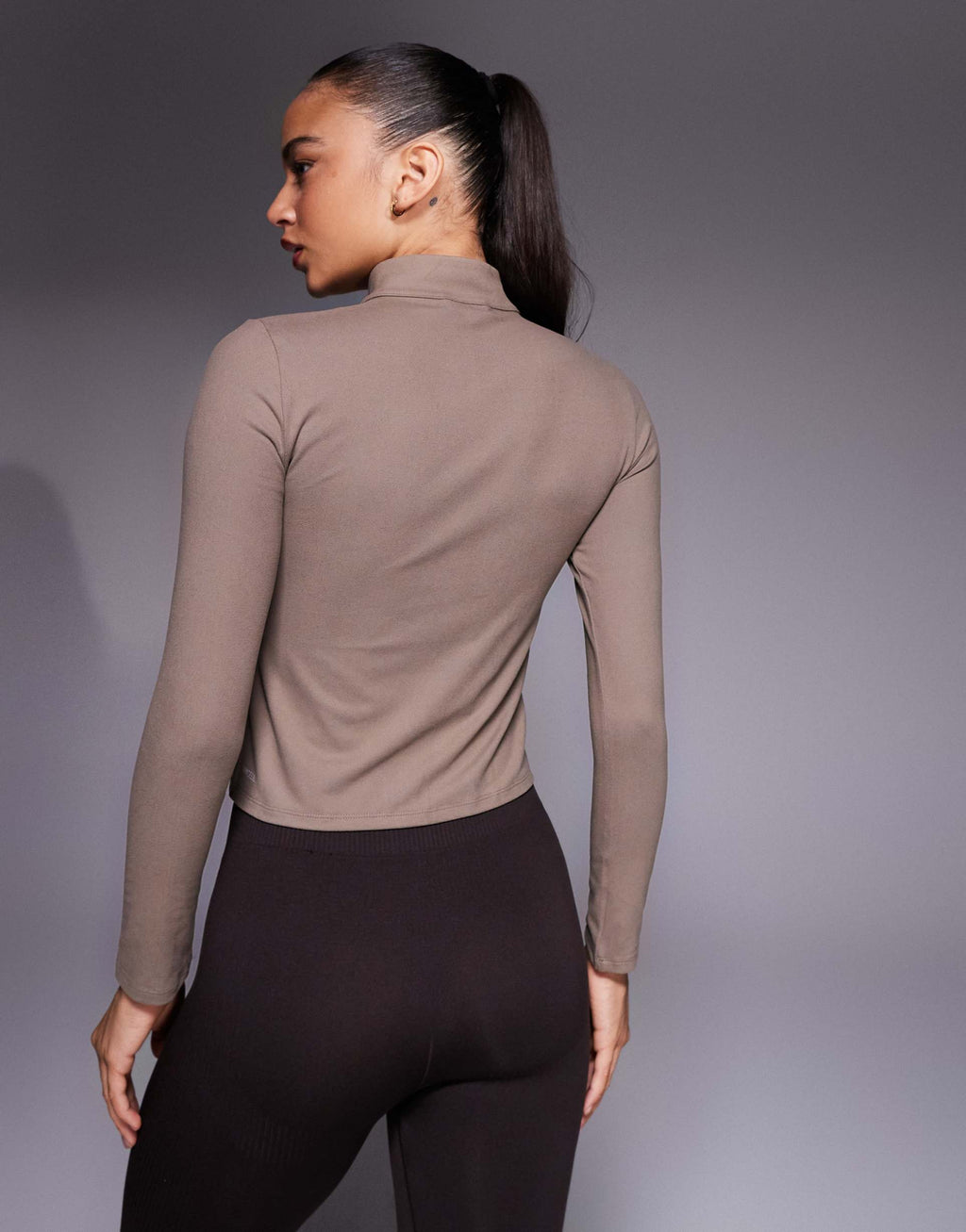 PUMA - Train - Top marrone lunghezza regular con zip