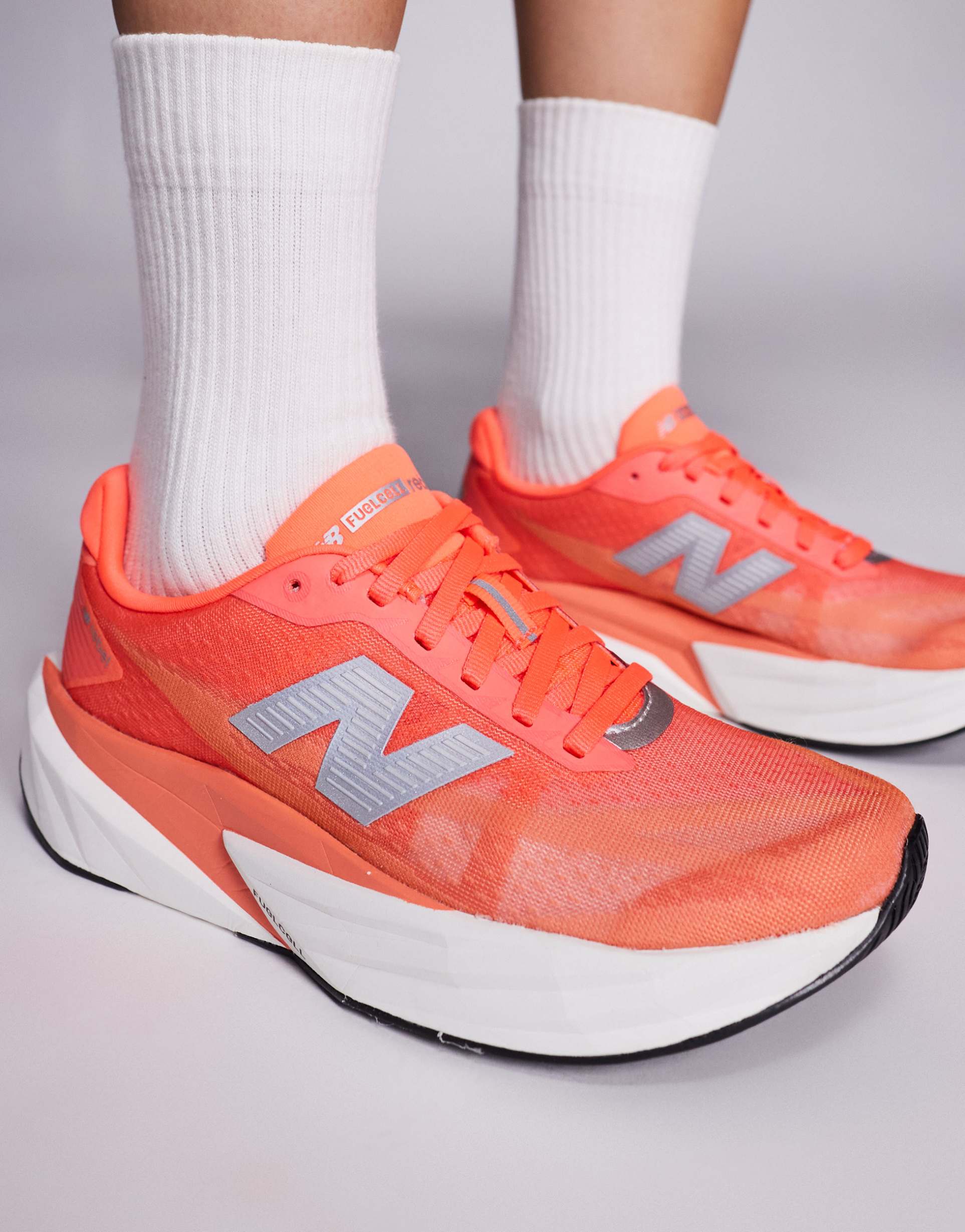New Balance - Fuelcell Rebel v5 - Sneakers da corsa da donna color rosso acceso