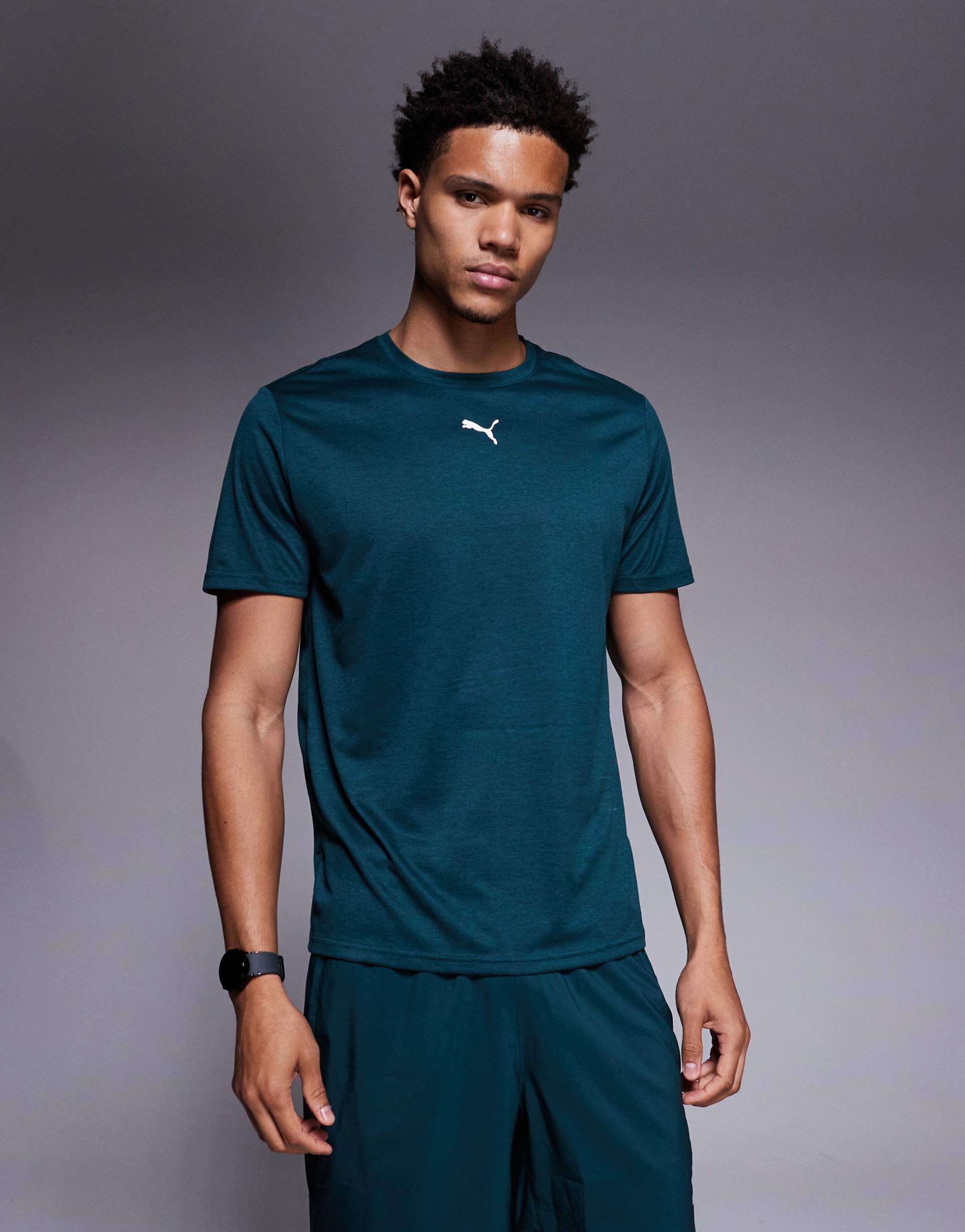 PUMA - Tad Essentials - T-shirt da allenamento verde mélange con logo