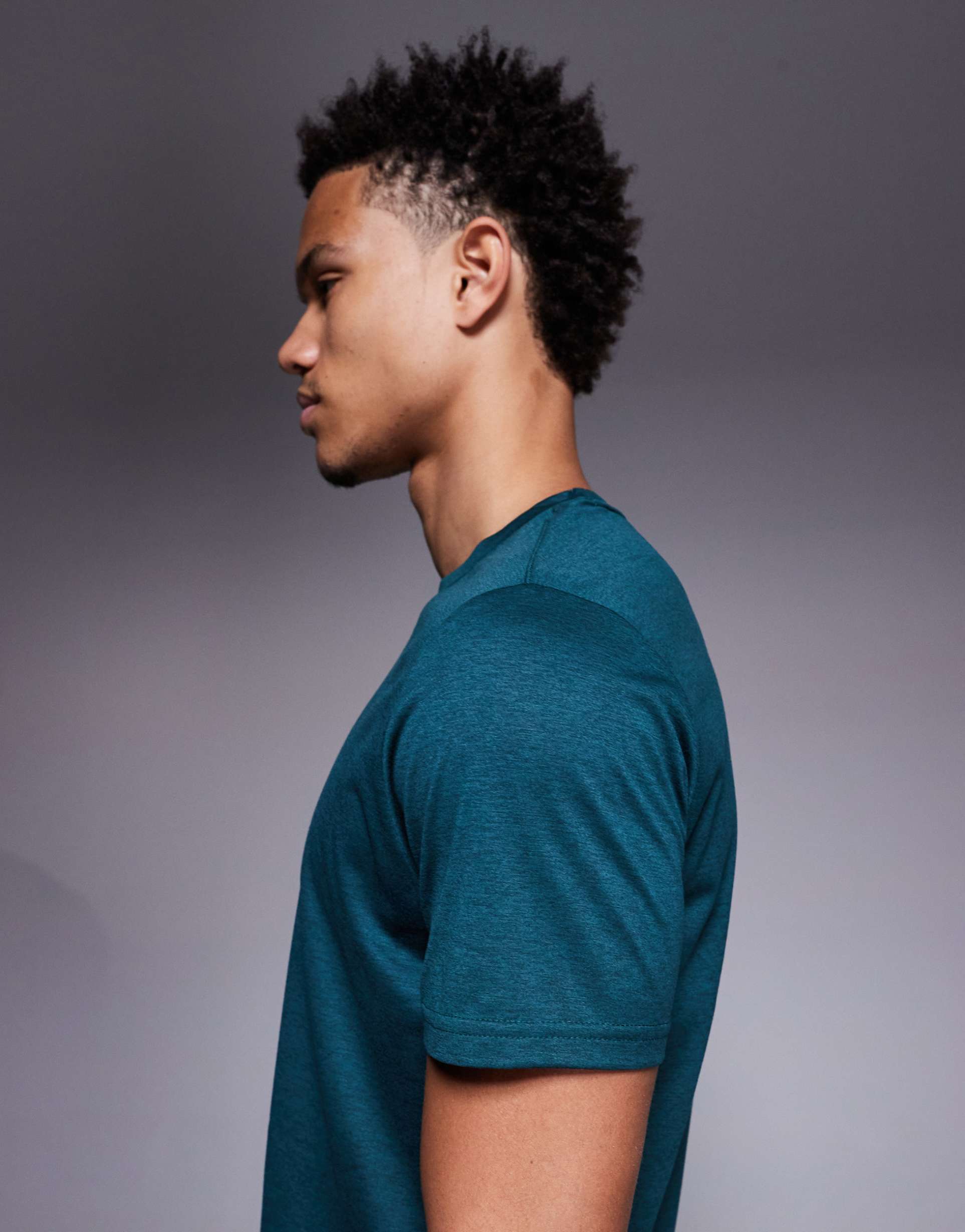 PUMA - Tad Essentials - T-shirt da allenamento verde mélange con logo